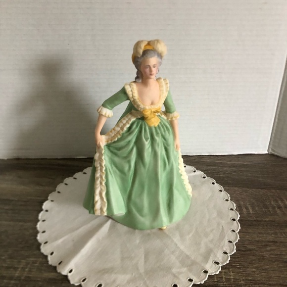 1982 Franklin Mint Marie Antoinette Figurine - Picture 1 of 10